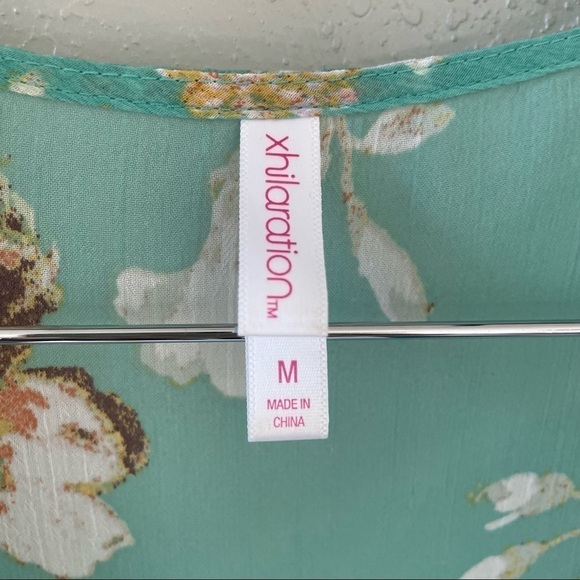 3/$20 Xhilaration Light Green Floral Ruffle Sleeve Kimono - Picture 8 of 11